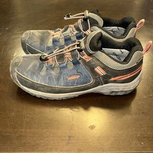 KEEN boys waterproof hiking boots/ EU 37, US 5